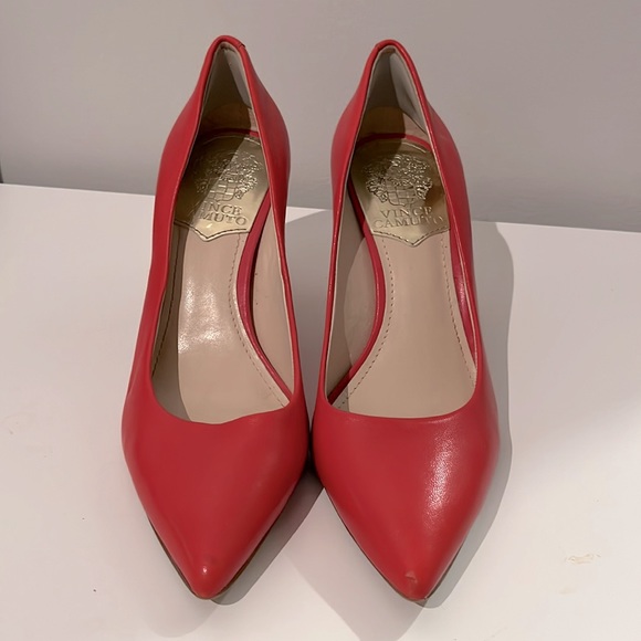 VINCE CAMUTO Ressamae Leather Pump Heel (in Tango Red - Size 6) - Picture 2 of 8